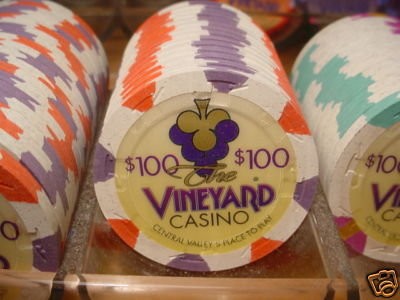 20-100-vineyard-casino-chips-paulson-chip-mint_1_81652815ee776356945737117714c1c5.jpg