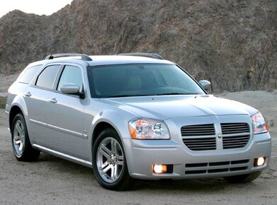 2006-Dodge-Magnum-FrontSide_DOMAG061_505x375.jpg