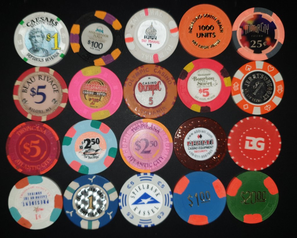 Black light ==> chips ! | Poker Chip Forum