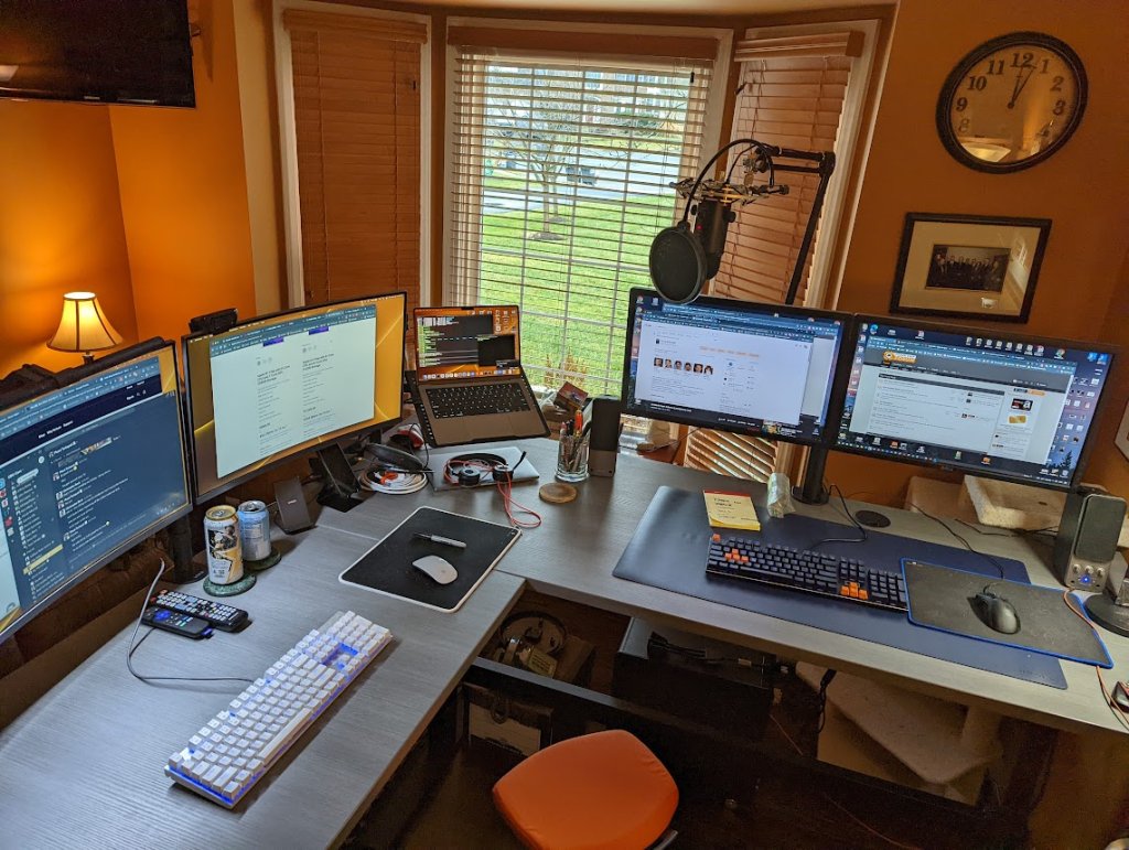 Show Us Your Home Office | Poker Chip Forum