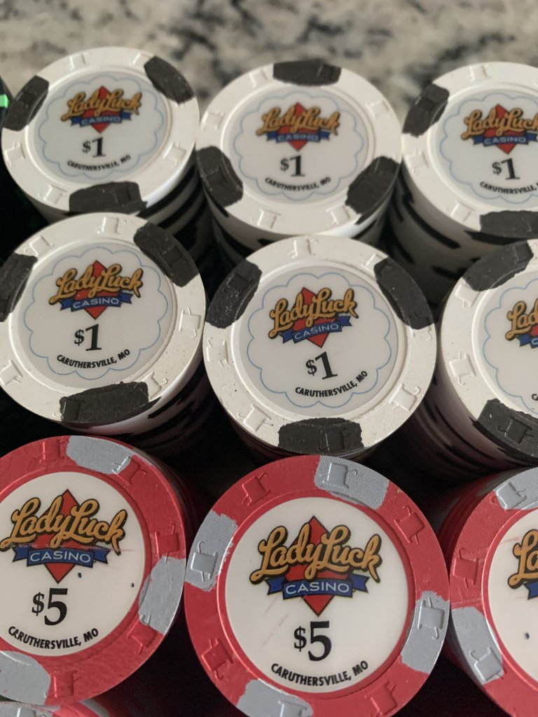 SOLD - Lady Luck Cash Set 1100 Minty Chips | Poker Chip Forum