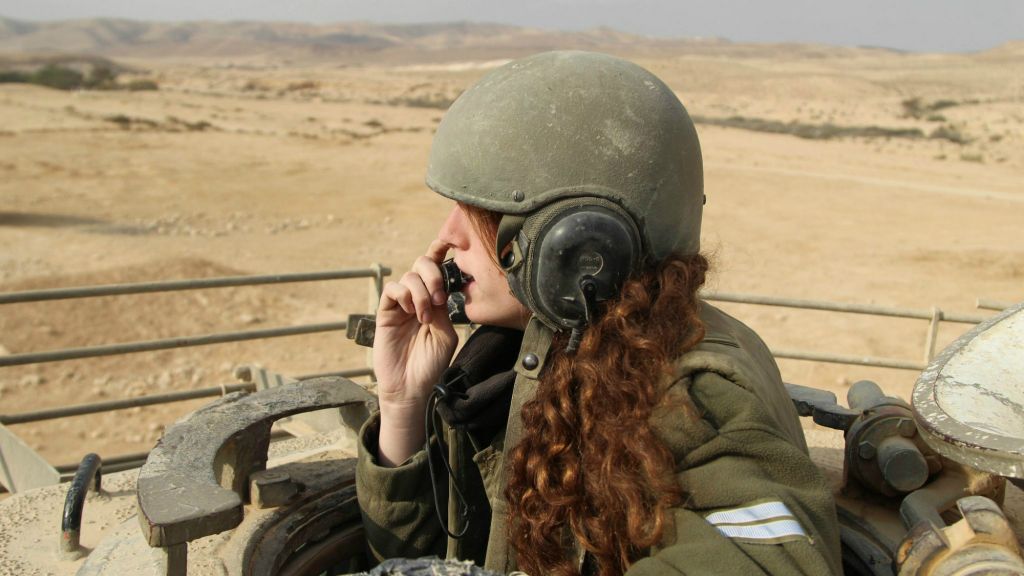 female-tank-commanders.jpg