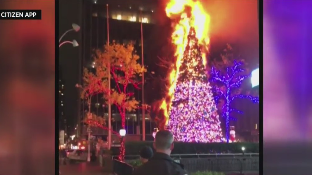 fox-news-christmas-tree-fire.png