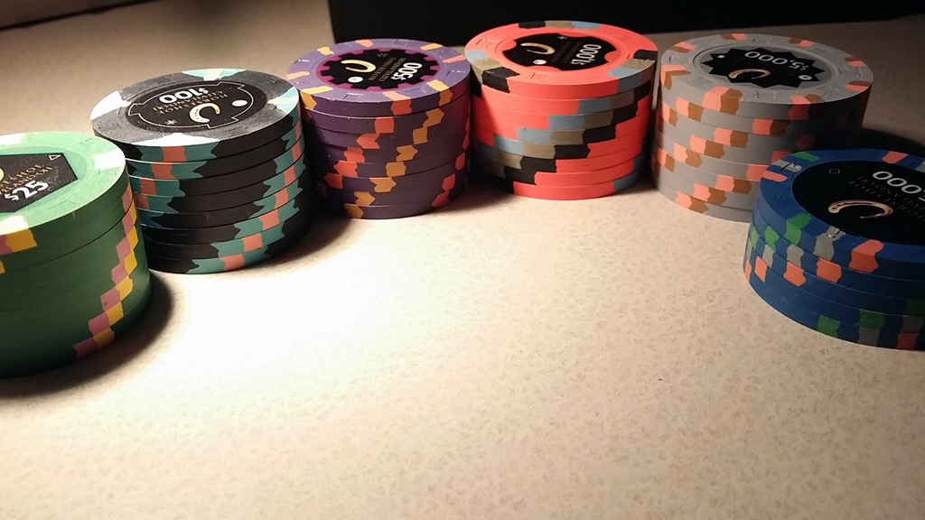 horseshoe-cleveland-poker-chips-stacks1.jpg