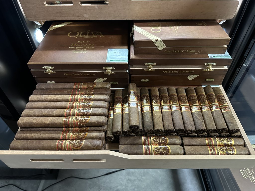 Oliva Series V Melanio.jpeg