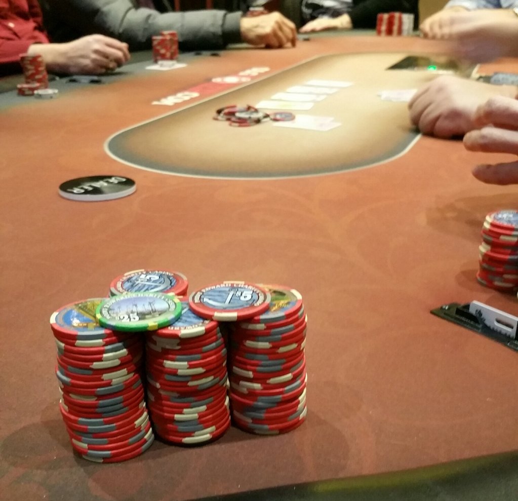 Who Shows Their Cards First in a Poker Showdown? – Freeroll Atlanta poker  tournaments