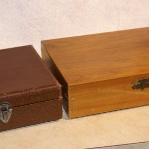 Lowe 200 Chip Case with Walnut 300 Chip Case
